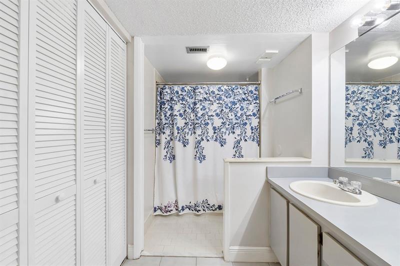 Image 17 of 41 For 18771 Stewart Cir  3