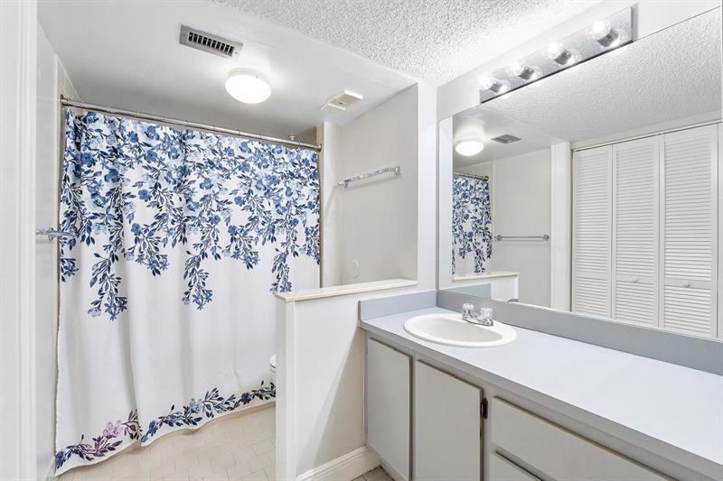 Image 18 of 41 For 18771 Stewart Cir  3