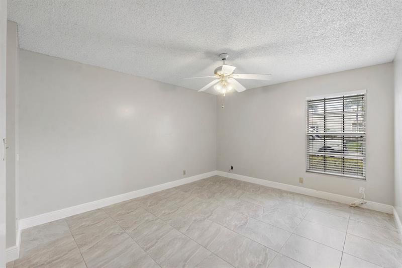 Image 22 of 41 For 18771 Stewart Cir  3