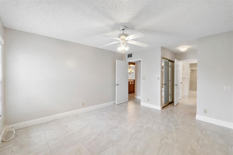 Image 23 of 41 For 18771 Stewart Cir  3