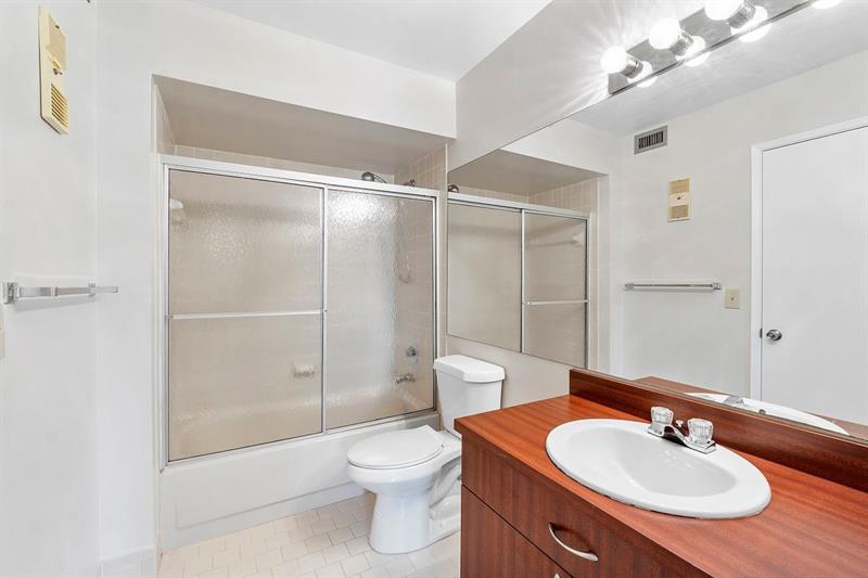Image 24 of 41 For 18771 Stewart Cir  3