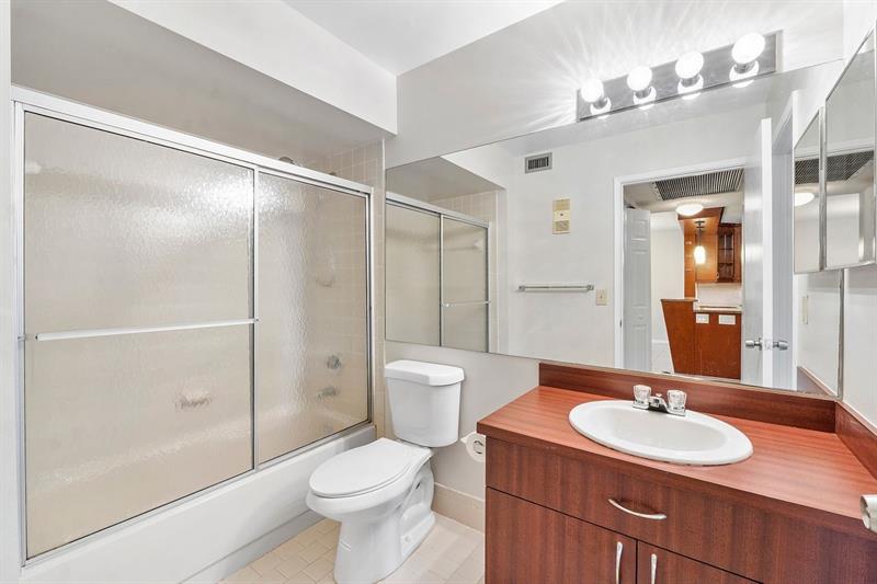 Image 25 of 41 For 18771 Stewart Cir  3