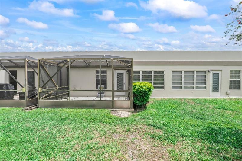 Image 29 of 41 For 18771 Stewart Cir  3