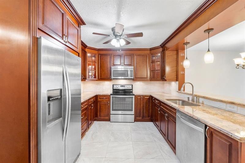 Image 5 of 41 For 18771 Stewart Cir  3