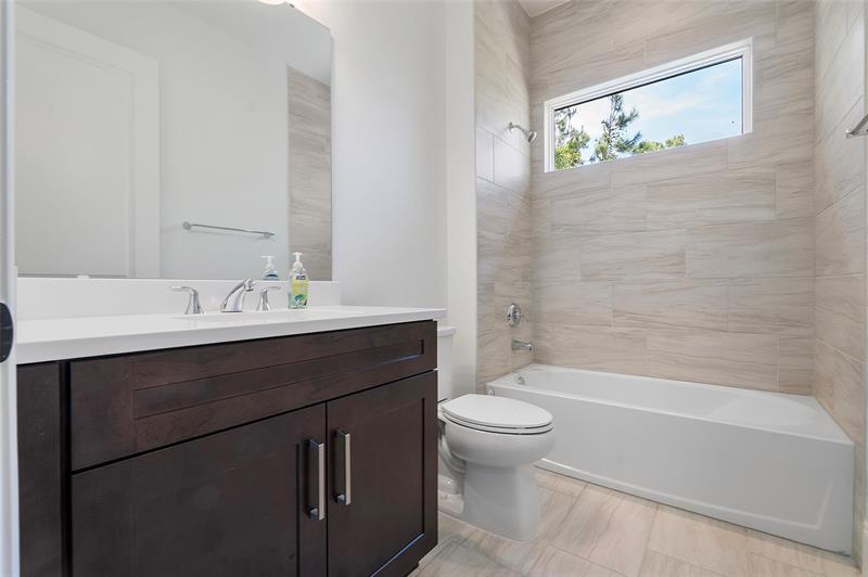 Image 46 of 67 For 15938 Pendio Dr