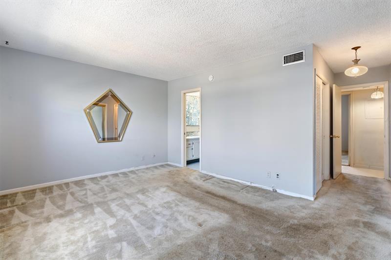 Image 15 of 33 For 421 14th Ave  302