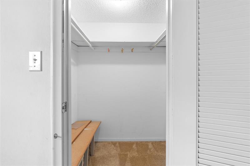 Image 21 of 33 For 421 14th Ave  302