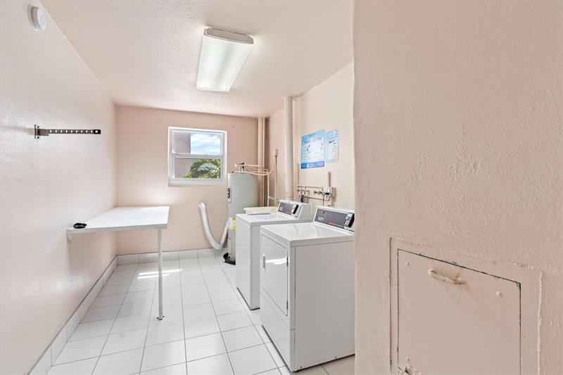 Image 26 of 33 For 421 14th Ave  302