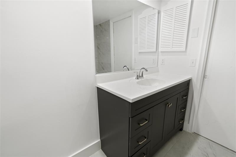 Image 12 of 24 For 302 Wellington C  302