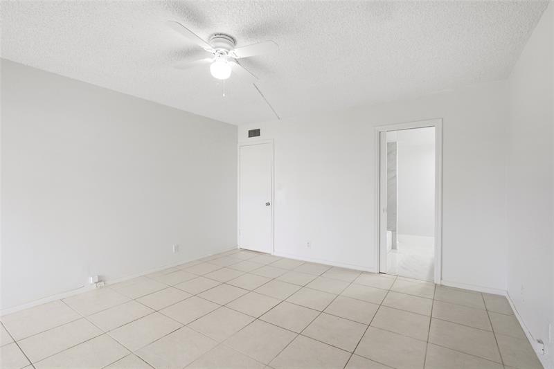 Image 14 of 24 For 302 Wellington C  302