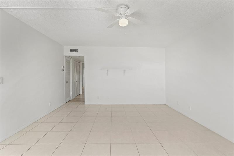 Image 21 of 24 For 302 Wellington C  302