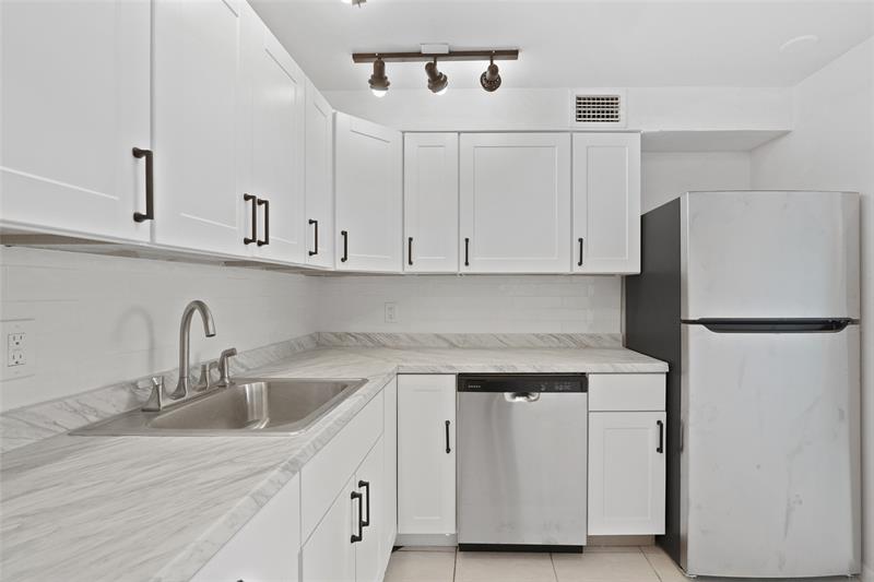 Image 6 of 24 For 302 Wellington C  302