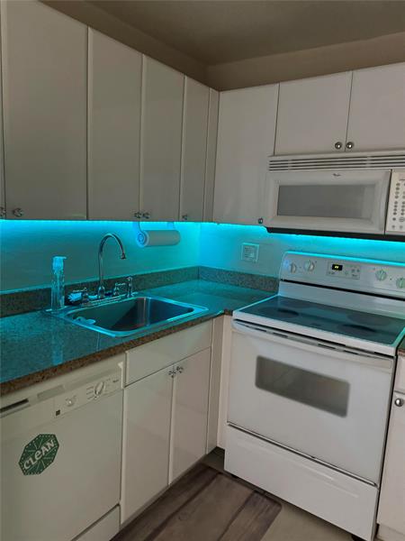 Image 3 of 8 For 1900 Ocean Blvd  3v