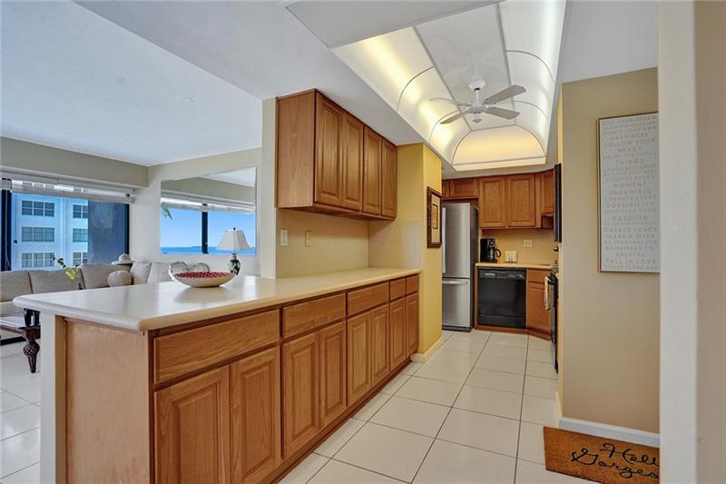 Image 13 of 33 For 3800 Galt Ocean Dr  406