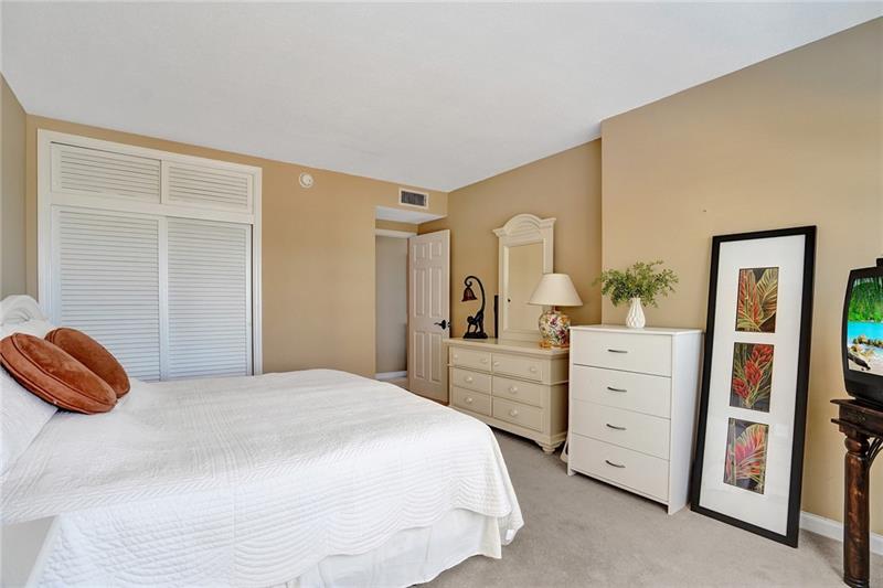 Image 21 of 33 For 3800 Galt Ocean Dr  406