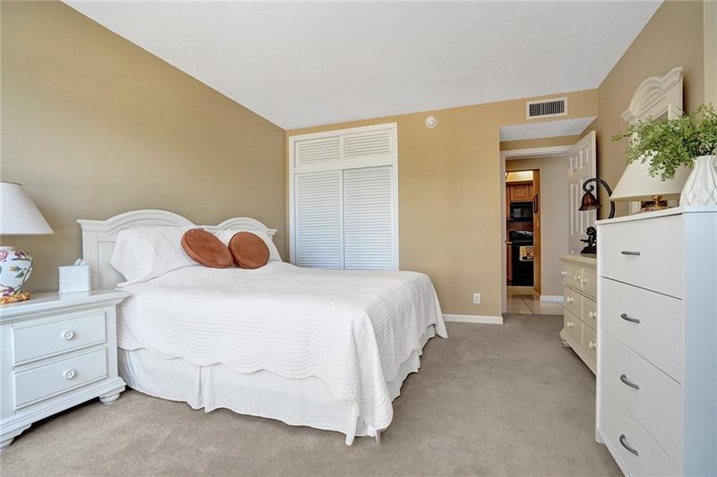 Image 22 of 33 For 3800 Galt Ocean Dr  406