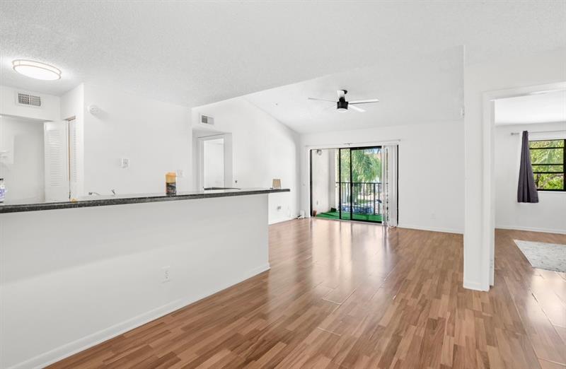 Image 3 of 10 For 530 Park Rd  22-11