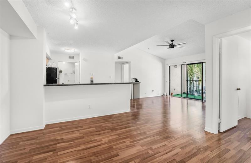 Image 4 of 10 For 530 Park Rd  22-11