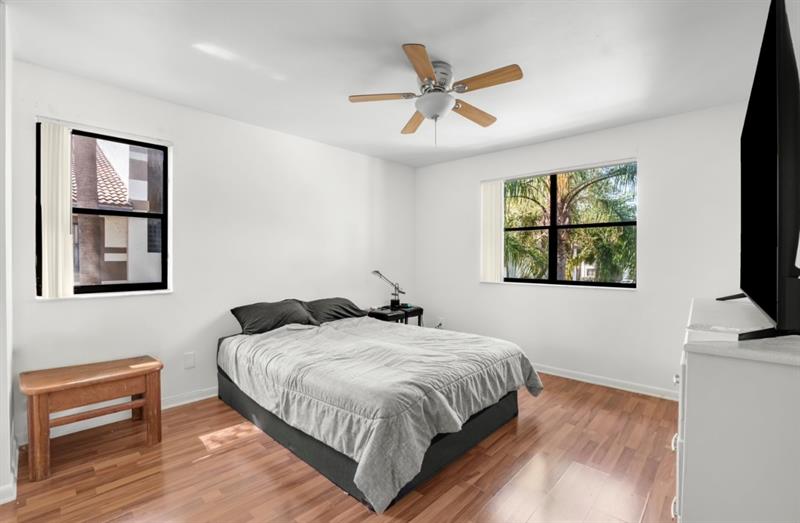 Image 6 of 10 For 530 Park Rd  22-11