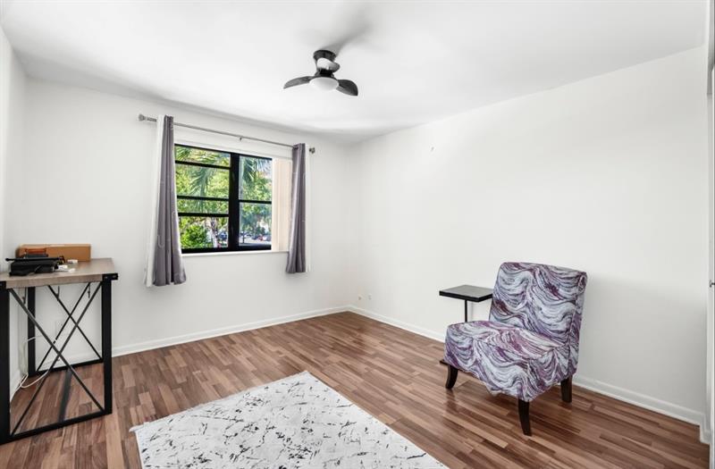 Image 7 of 10 For 530 Park Rd  22-11