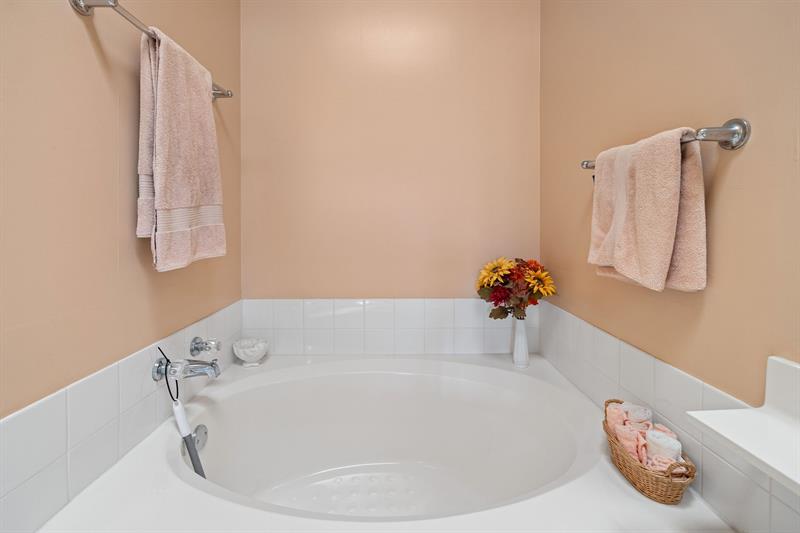 Image 30 of 61 For 1909 York Ln