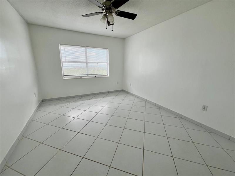Image 10 of 34 For 400 Kings Point Dr  1608