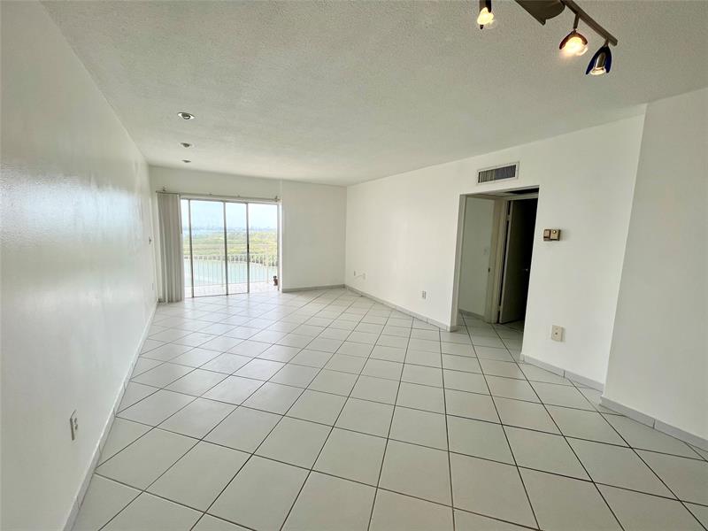 Image 5 of 34 For 400 Kings Point Dr  1608