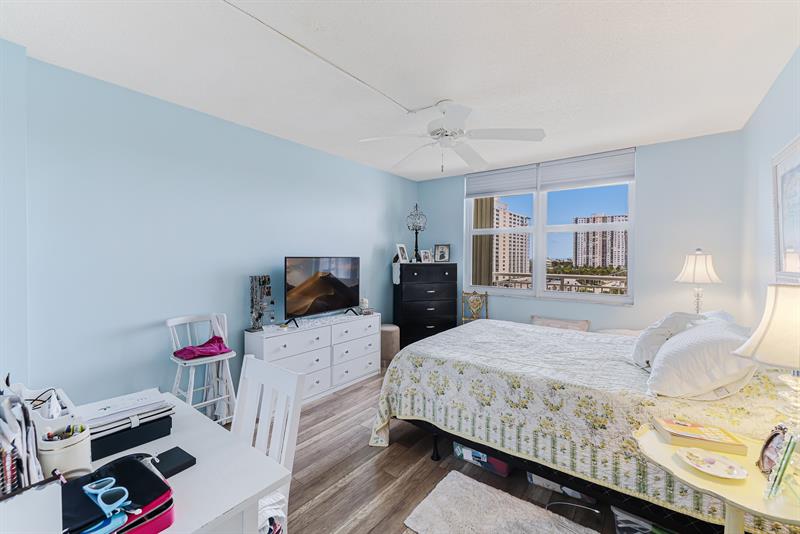 Image 11 of 37 For 201 Ocean Blvd  801