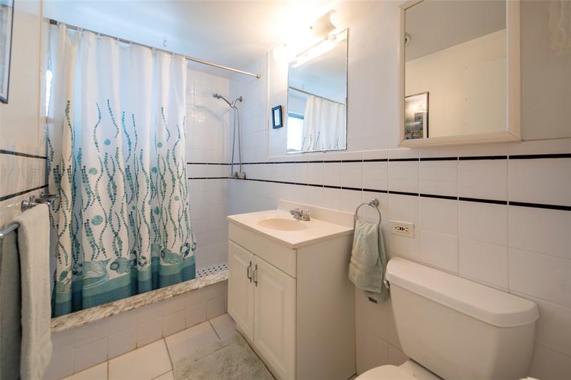 Image 18 of 30 For 2840 Ocean Blvd  407