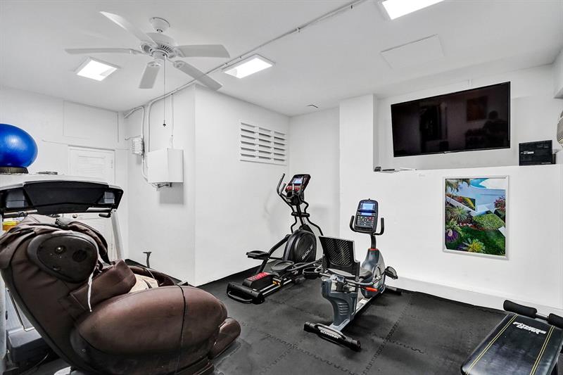 Image 21 of 30 For 2840 Ocean Blvd  407