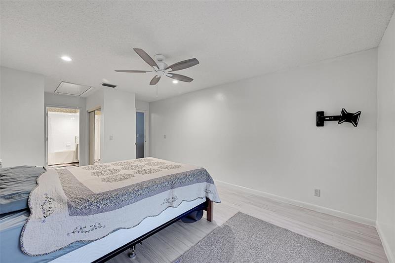 Image 14 of 65 For 8618 Jared Way