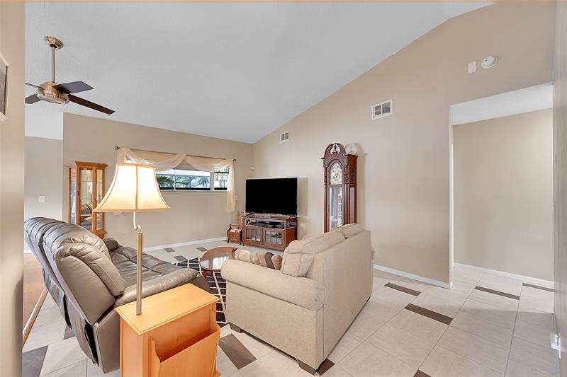 Image 33 of 65 For 8618 Jared Way