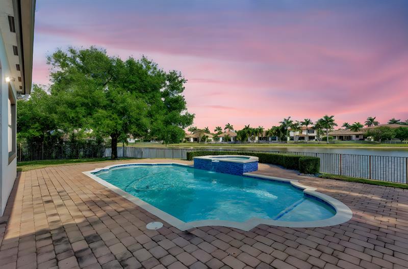 Image 11 of 85 For 8727 39 Street