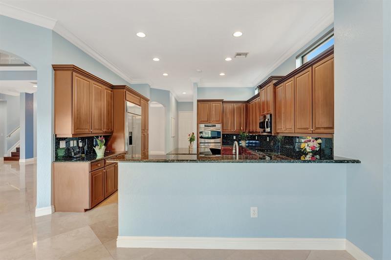 Image 16 of 85 For 8727 39 Street