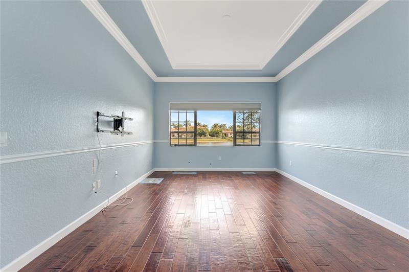 Image 21 of 85 For 8727 39 Street
