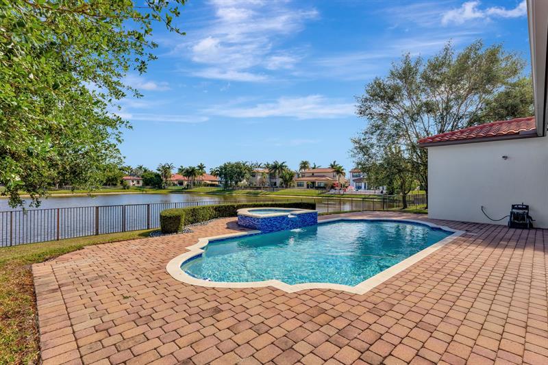 Image 41 of 85 For 8727 39 Street
