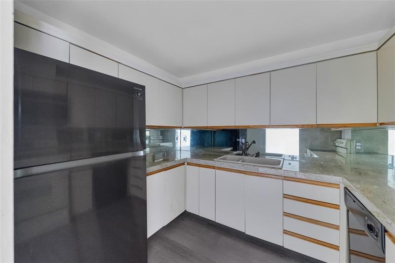 Image 13 of 54 For 6371 Bay Club Dr  4