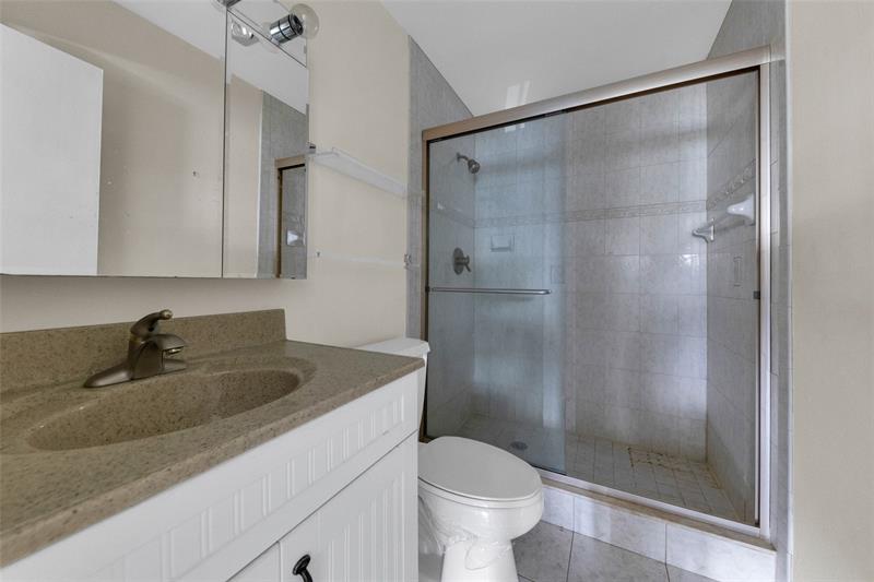 Image 18 of 54 For 6371 Bay Club Dr  4