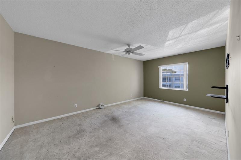 Image 19 of 54 For 6371 Bay Club Dr  4