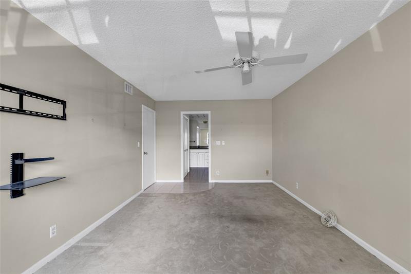 Image 21 of 54 For 6371 Bay Club Dr  4