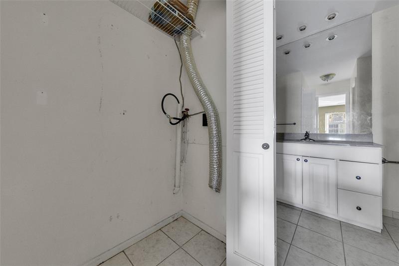 Image 22 of 54 For 6371 Bay Club Dr  4