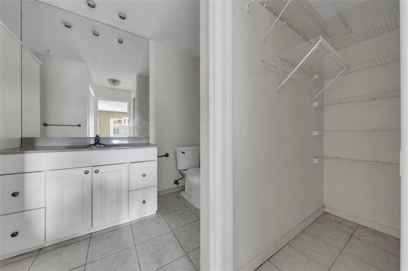 Image 23 of 54 For 6371 Bay Club Dr  4