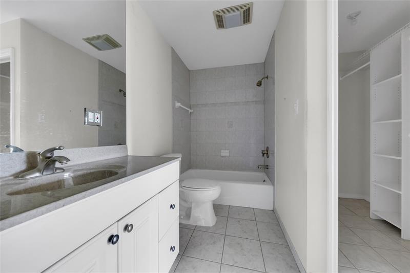 Image 24 of 54 For 6371 Bay Club Dr  4