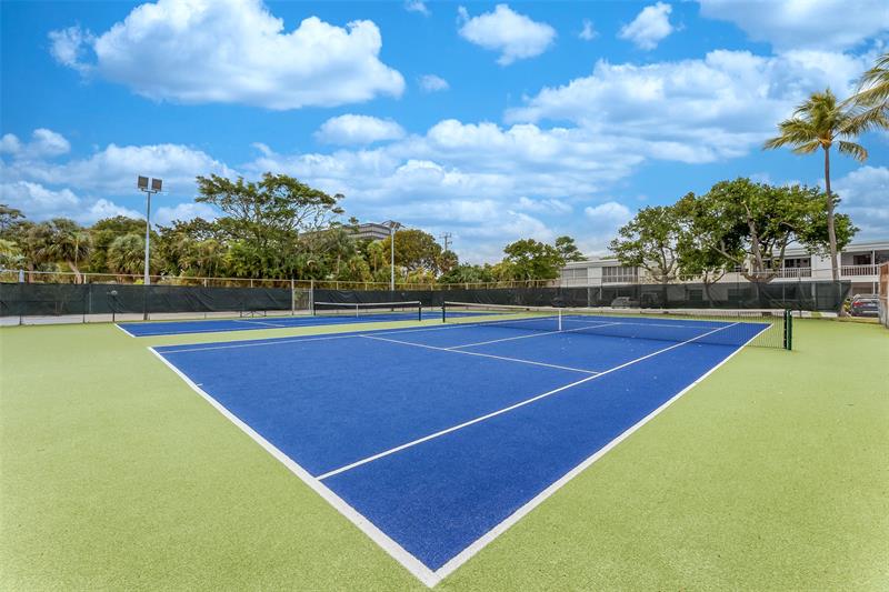 Image 29 of 54 For 6371 Bay Club Dr  4