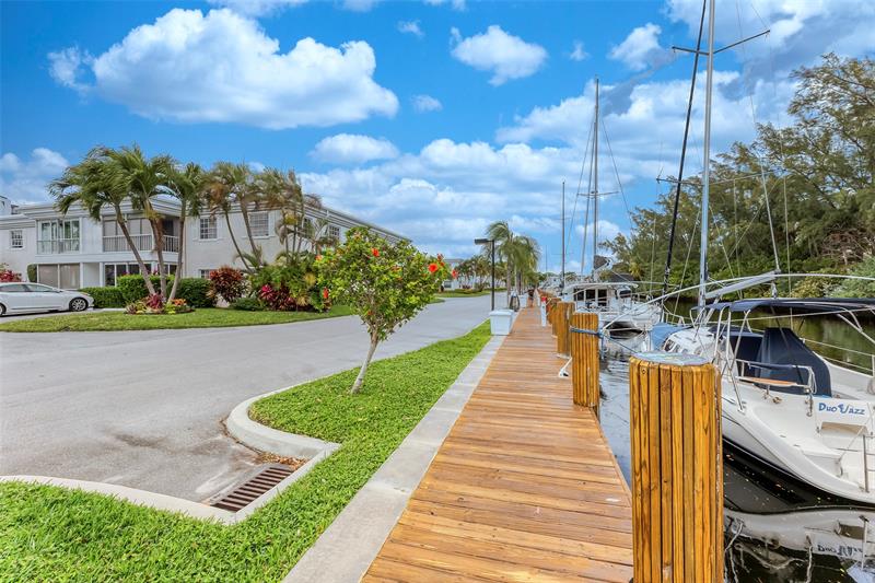 Image 30 of 54 For 6371 Bay Club Dr  4