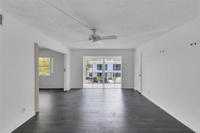 Image 4 of 54 For 6371 Bay Club Dr  4