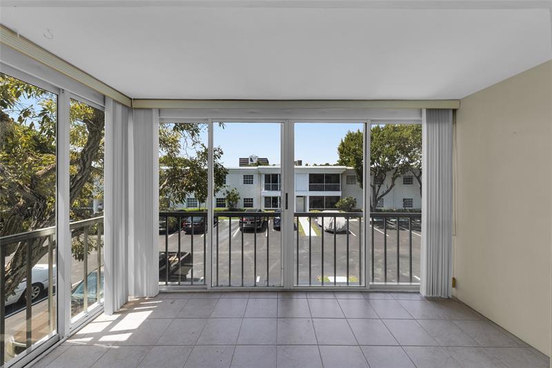 Image 6 of 54 For 6371 Bay Club Dr  4