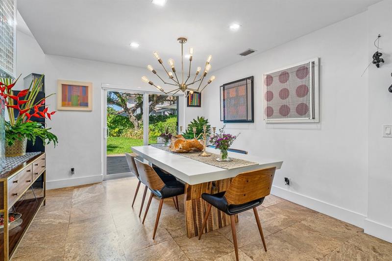 Image 11 of 50 For 2093 52nd St
