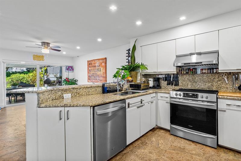 Image 14 of 50 For 2093 52nd St