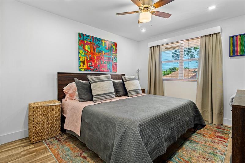 Image 20 of 50 For 2093 52nd St